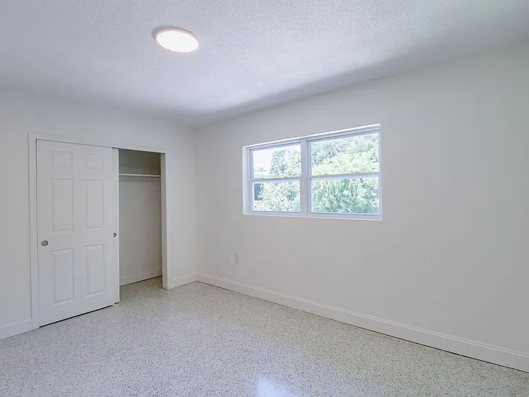 1618 Indiana Ave — Photo 10