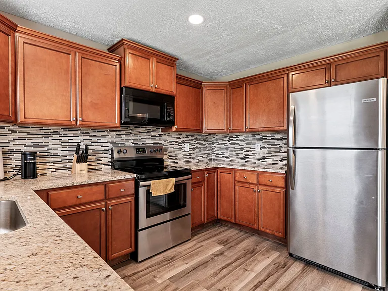 5185 Edgemere Dr — Photo 7