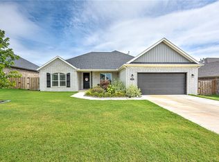 402 S Emerald Woods Run, Farmington, AR 72730