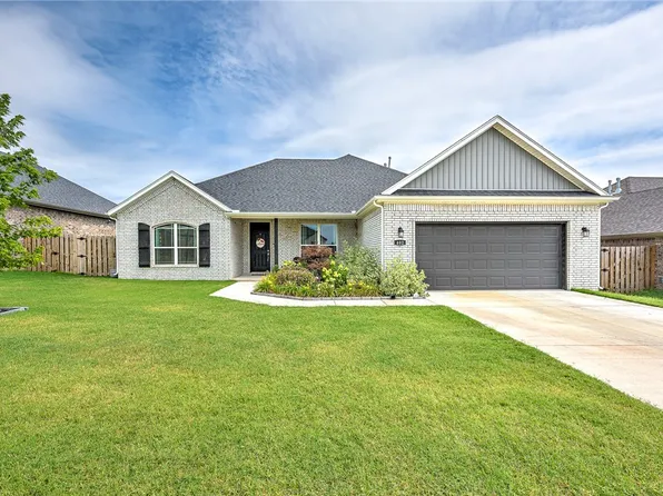 402 S Emerald Woods Run, Farmington, AR 72730