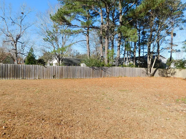 605 Hayden Ct — Photo 33