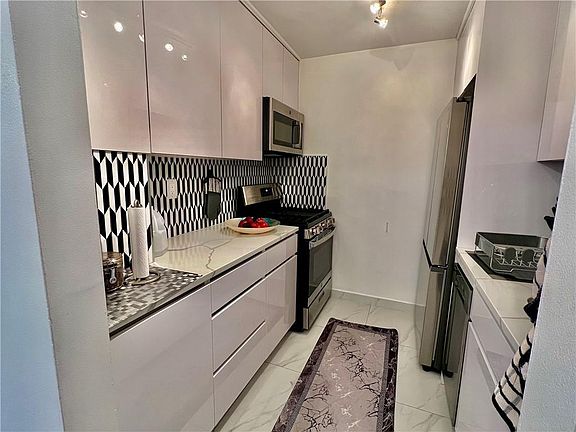 3rd image of 1360 Ocean Pkwy APT 6J