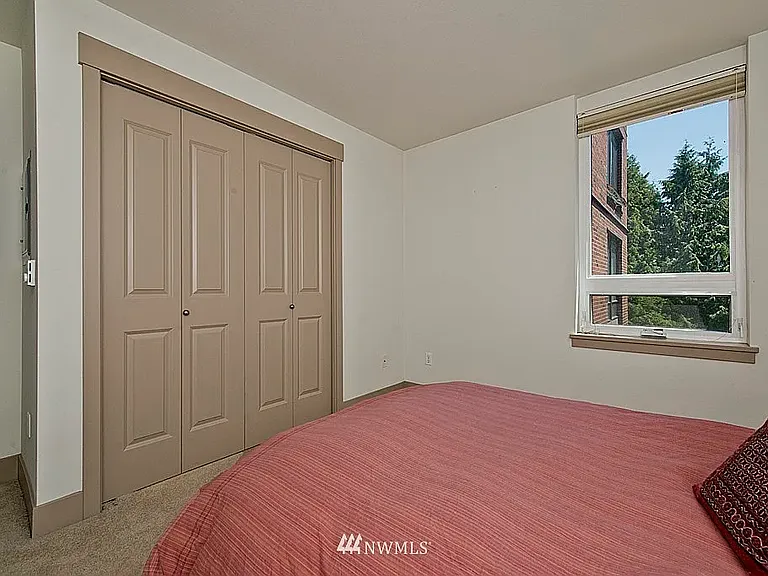 4547 8th Ave NE #405 — Photo 5