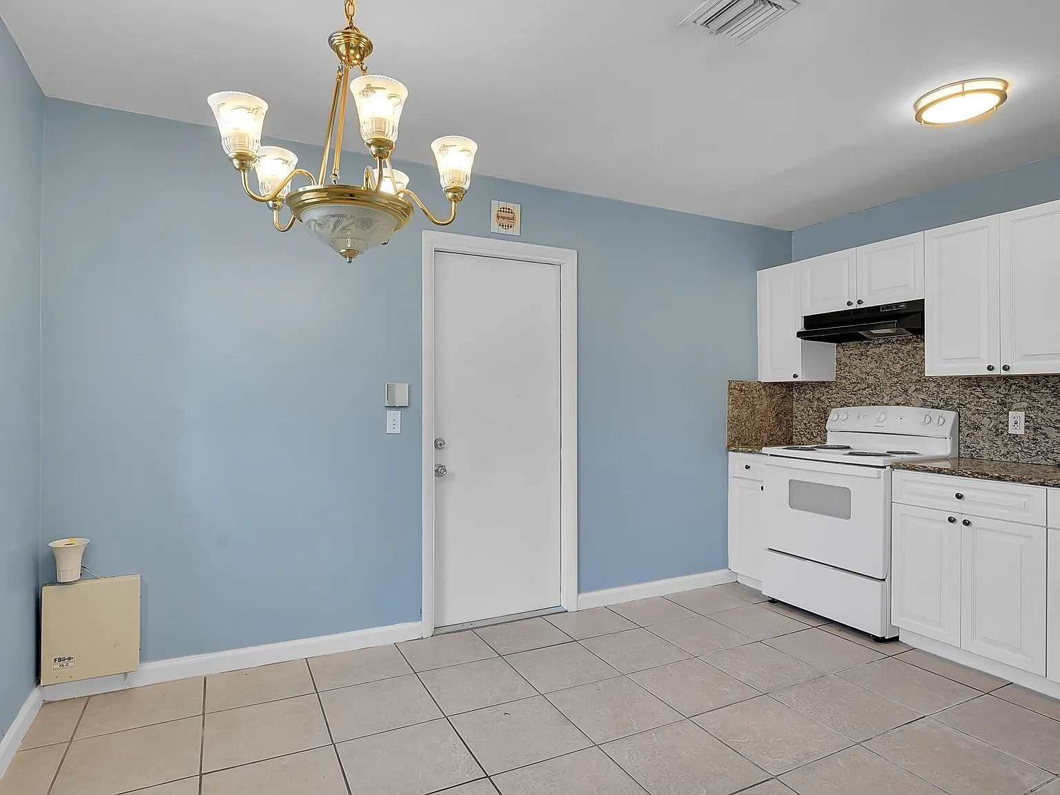 2 bed, 1.0 bath, 800 sqft, $1,900 — Photo 4