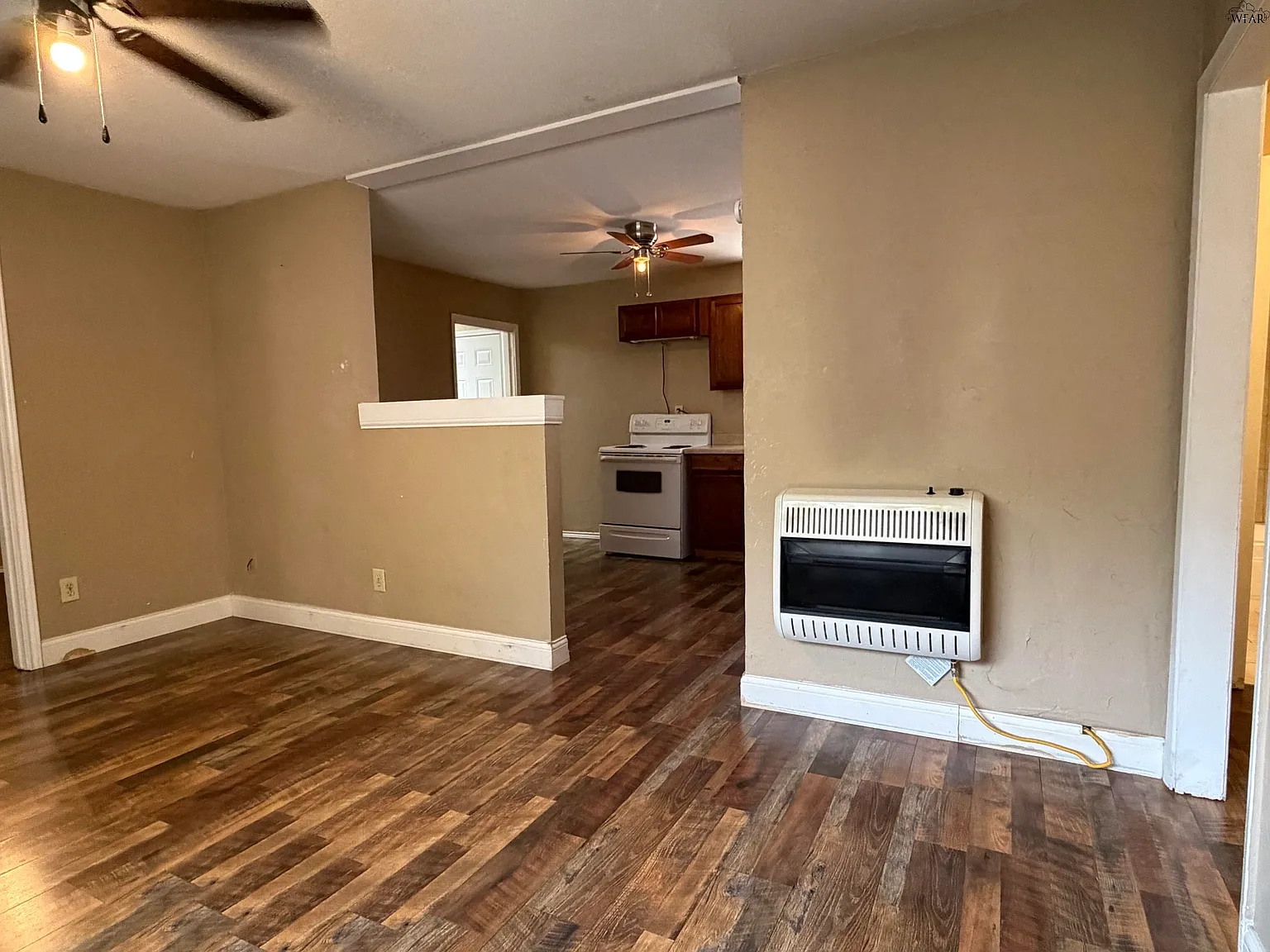 3 bed, 1.0 bath, 1020 sqft, $1,100 — Photo 4