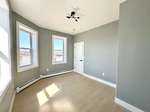 12 Grant Avenue image 5 of 8