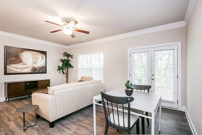 3 bed, 2.5 bath, 1558 sqft, $1,949 — Photo 2