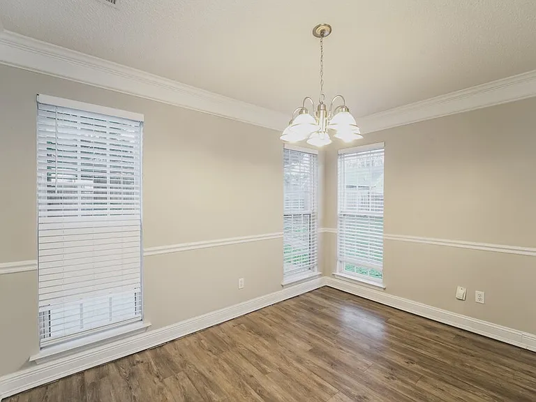 5906 Prestwick Ln — Photo 7