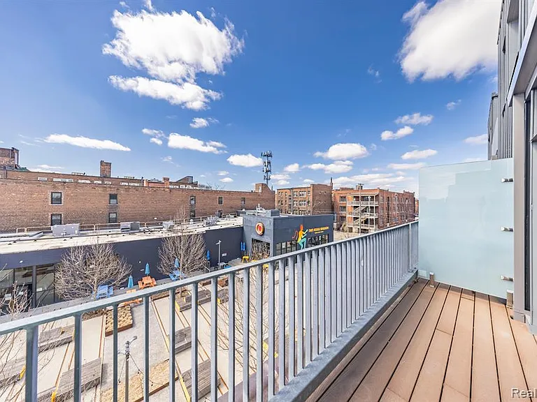 644 Selden St #302 — Photo 20