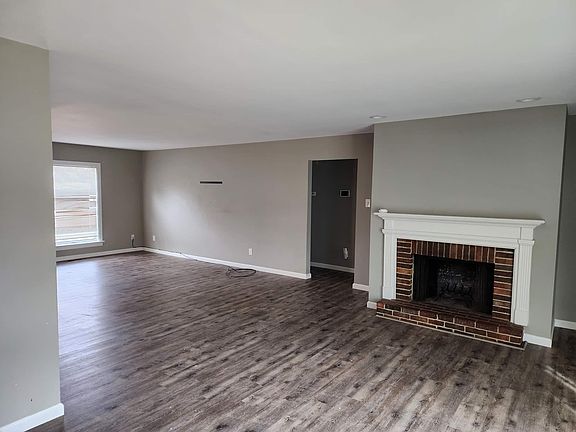 4th image of 3660 Parc Chateau Ln