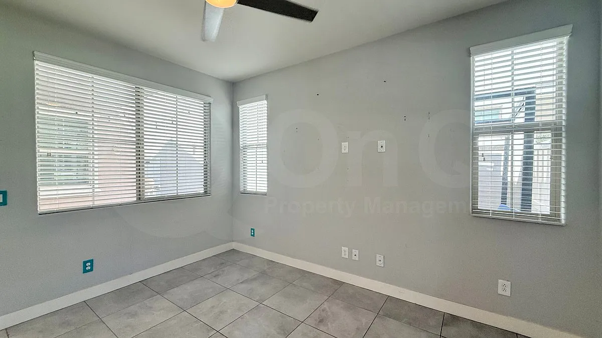 3 bed, 3.5 bath, 1944 sqft, $2,270 — Photo 3