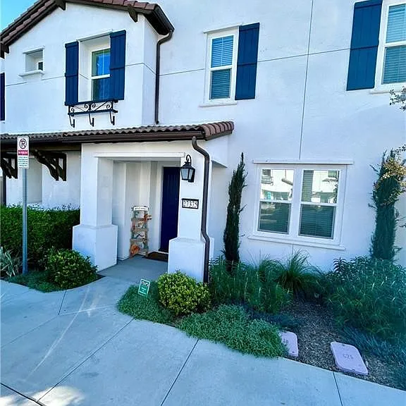 27375 Georgetown Dr — Photo 2