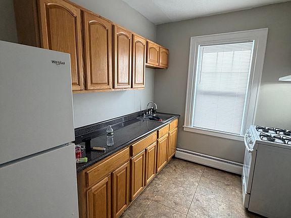 2nd image of 204 Sherman Ave #B3b