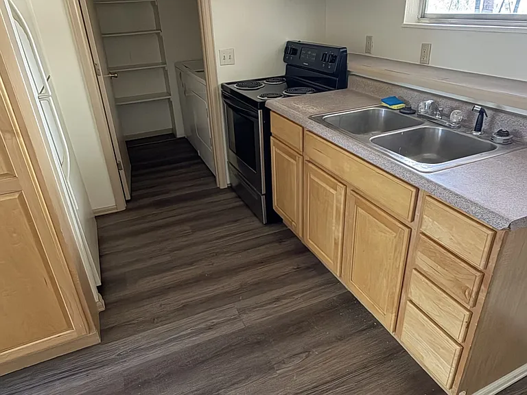 480 Harmony Dr #B — Photo 2