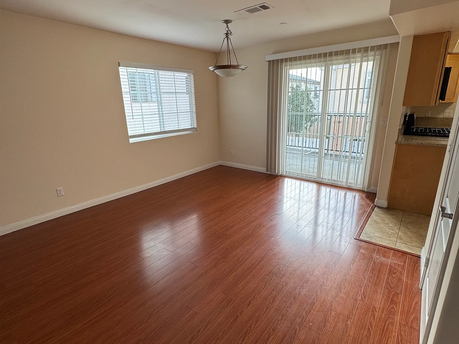 3 bed, 2.5 bath, 1280 sqft, $3,600 — Photo 4