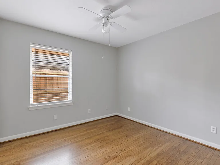 4750 Sanford Rd — Photo 14