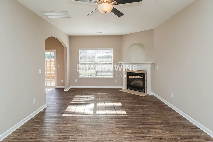 4 bed, 2.5 bath, 1891 sqft, $2,245 — Photo 4