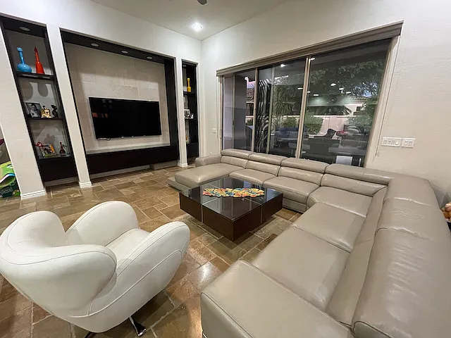 4 bed, 4.5 bath, 3703 sqft, $7,000 — Photo 2