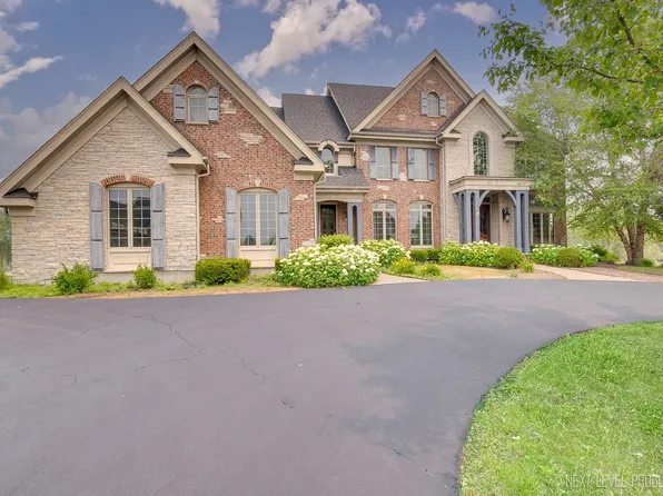 39W668 Goldenrod Dr, St Charles, IL 60175