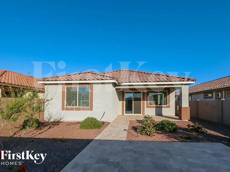 8411 S 164th Dr — Photo 15