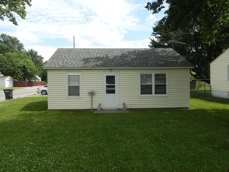 1st image of 2603 W 1st St