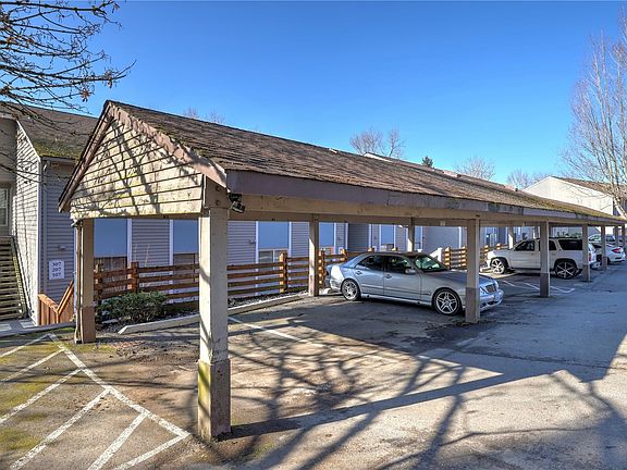 Short distance to all the amenities the city of Auburn has to offer as well as easy access to 167, HWY 18, I-5 & Auburn Station for commuting.>