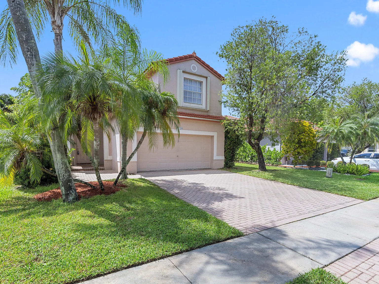 3 bed, 2.5 bath, 1993 sqft, $3,500 — Photo 2