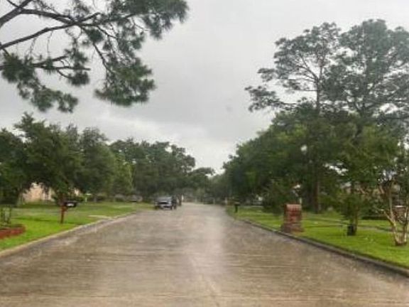 Exterior Neighborhood (street photo)