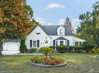 3143 Walnut Lake Rd, West Bloomfield, MI 48323