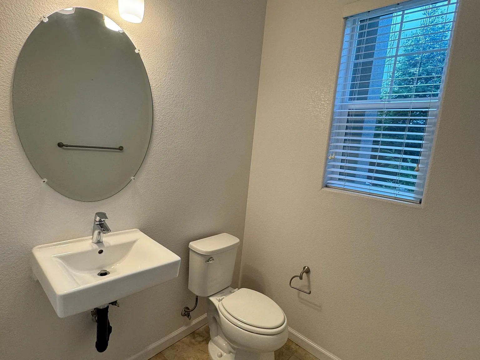 3 bed, 2.5 bath, 1747 sqft, $3,995 — Photo 4
