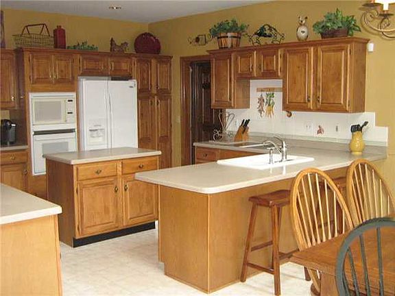 4th image of 8817 Chateau Dr