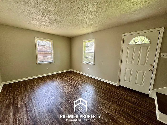 3 bed, 2.0 bath, 1400 sqft, $1,325 — Photo 3