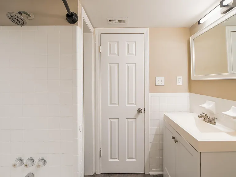 1900 Kingston Ave — Photo 11