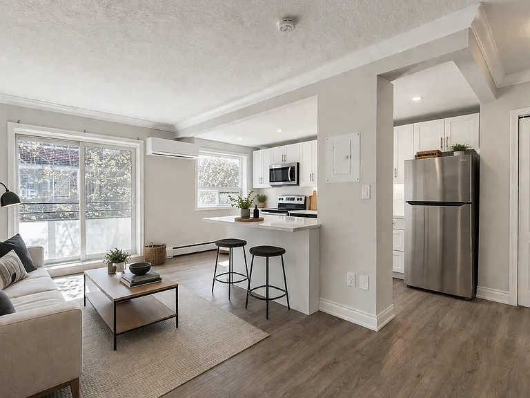 2194 King St E #106 — Photo 2