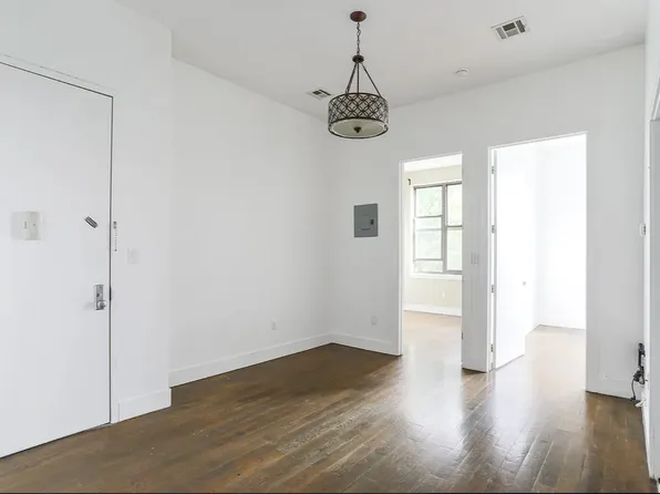 406 Evergreen Avenue image 1 of 8