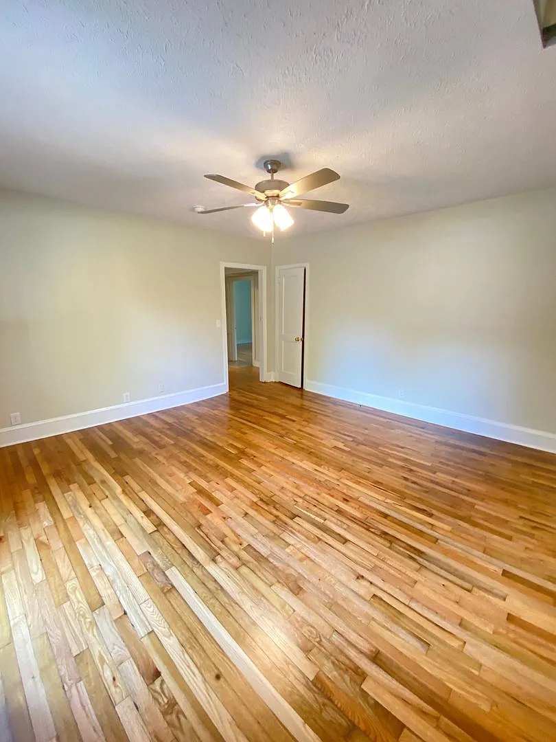 Lakeview Dr - 1011 — Photo 3