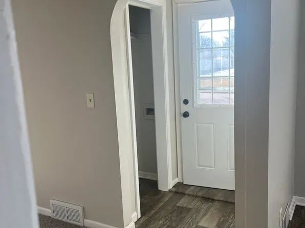 1704 S 8th Ave, Sioux Falls, SD 57105