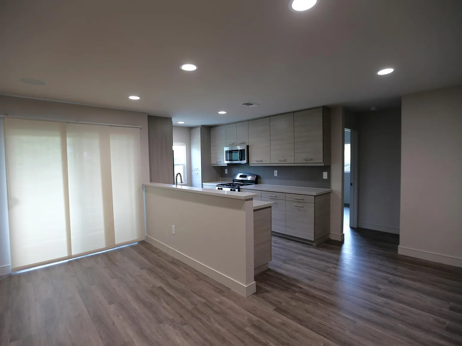 1342 N Fairfax Ave — Photo 3