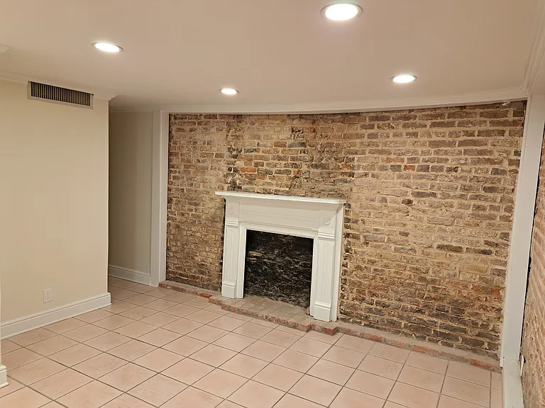 617 Dauphine St #9 — Photo 10