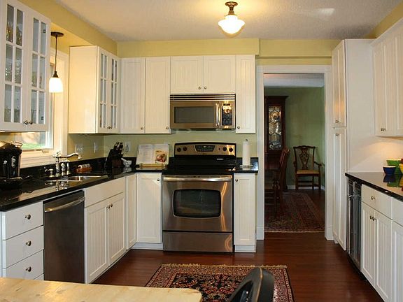 All New Kitchen w/Granite tops, under counter lighting and self closing drawer