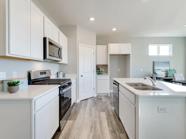 1704 Abbey Rd, Shakopee, MN 55379