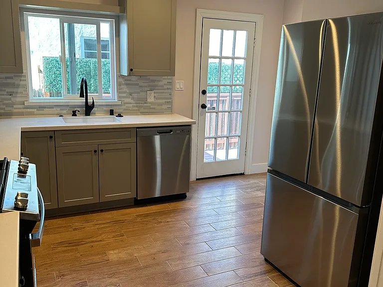 845 N Kilkea Dr — Photo 29