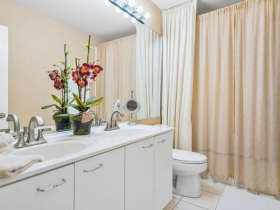 4th image of 10290 NW 60th Pl #10290