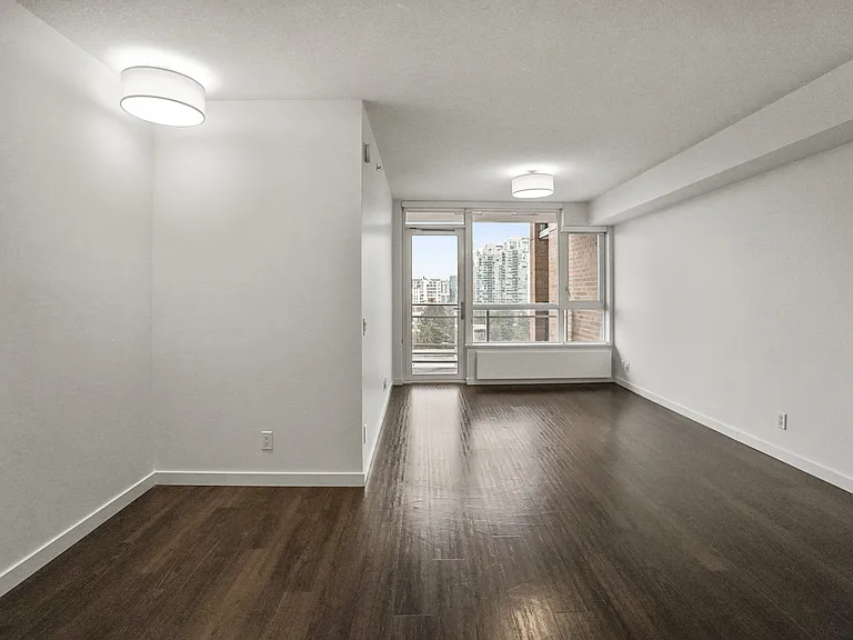 183 Georgia St E — Photo 95