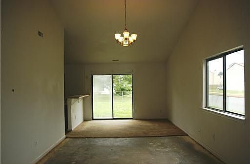 3rd image of 3841 Peachtree Ln E