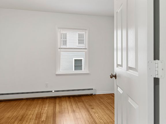 4th image of 119 Lake St Floor 1