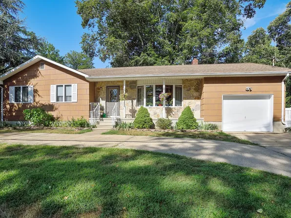 220 Maxwell Ave, Hightstown, NJ 08520