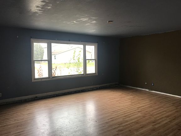 2nd image of 343 Stanley Ct
