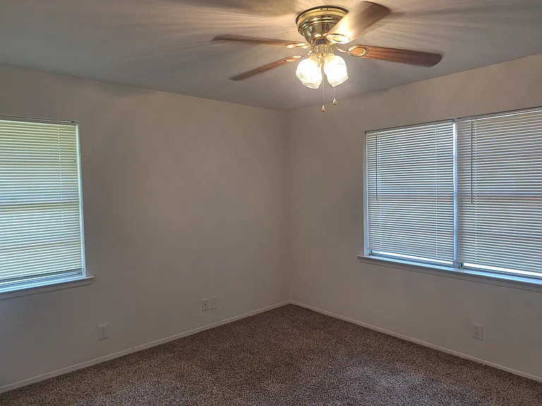 513 Simmons Dr — Photo 21