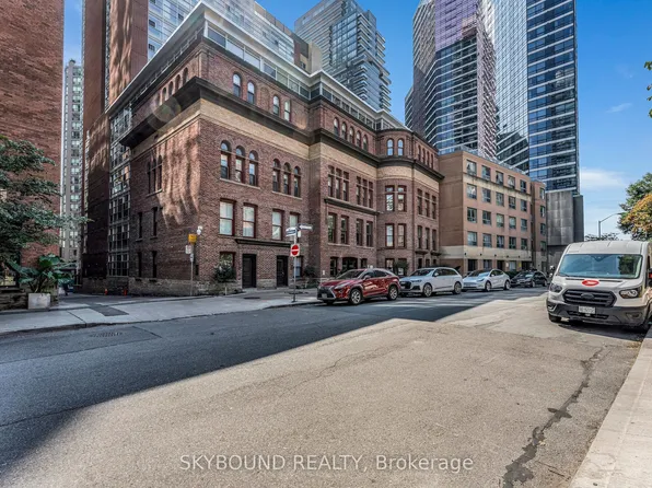 11 Saint Joseph St #505, Toronto, ON M4Y 3G4